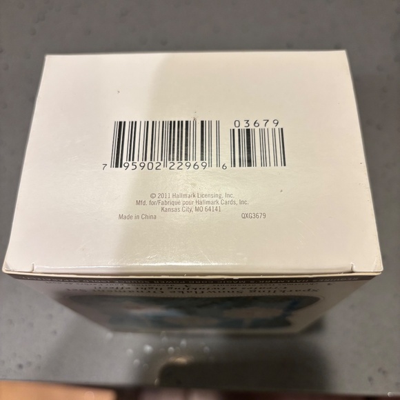 Hallmark Wonder and Light Sparkling Snowflake Ornament Set - Picture 11 of 12